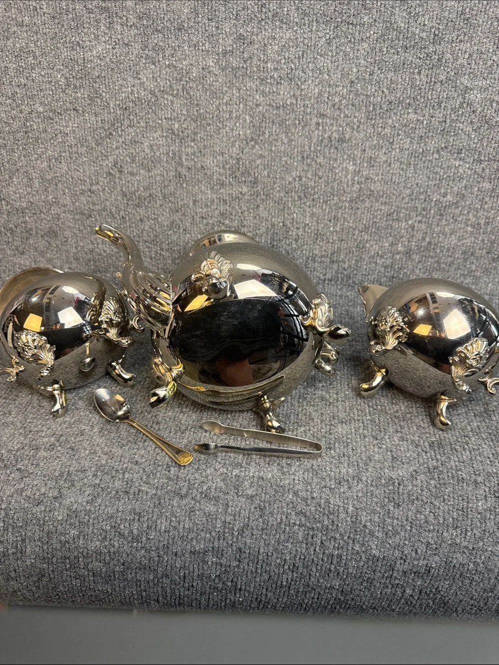 Silver plated, unmarked set: teapot, creamer, sugar bowl - Very Nice!